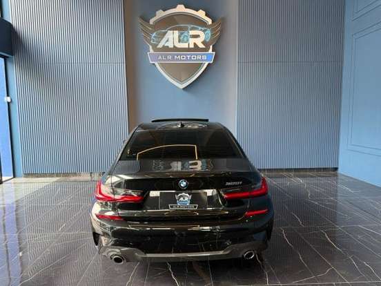 BMW-320i-2021