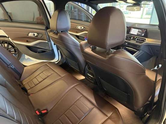 BMW-320i-2022