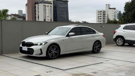 BMW-320i-2023