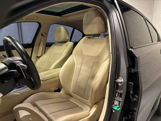 BMW-320i-2022
