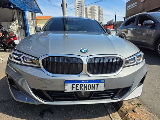BMW-320i-2023
