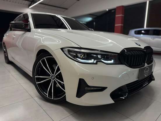 BMW-320i-2020