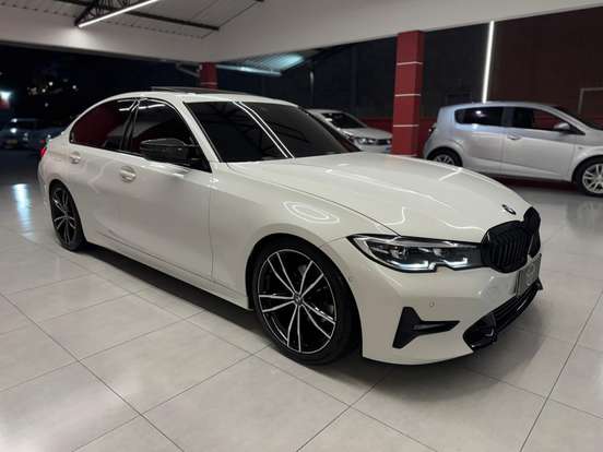 BMW-320i-2020
