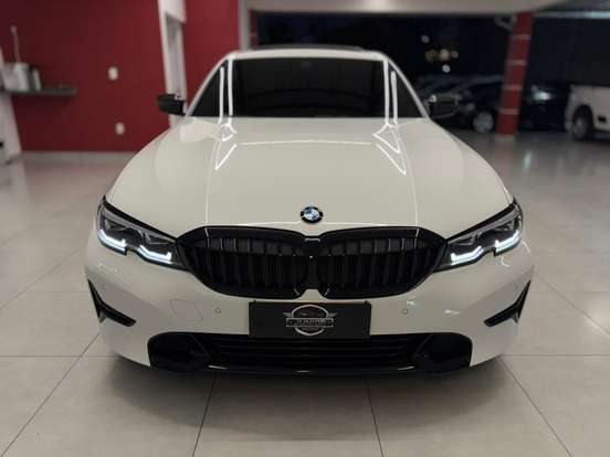 BMW-320i-2020