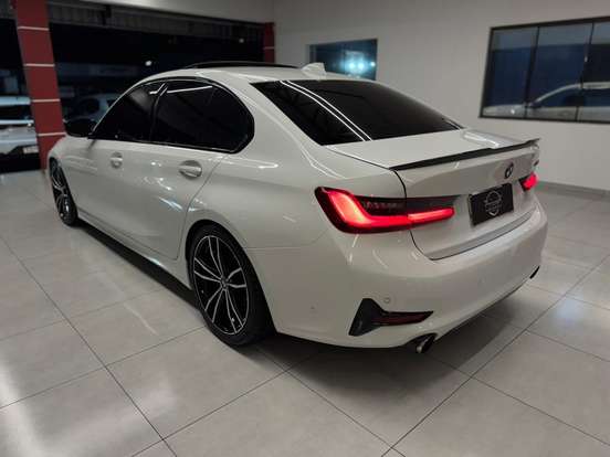 BMW-320i-2020