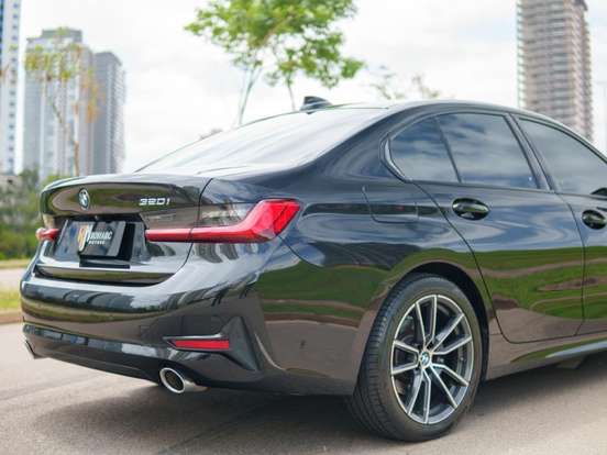 BMW-320i-2019