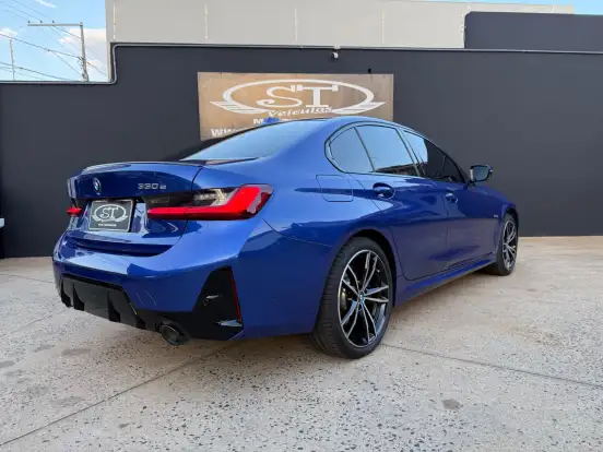 BMW-330e-2024