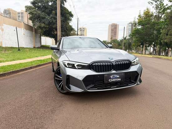 BMW-330e-2022