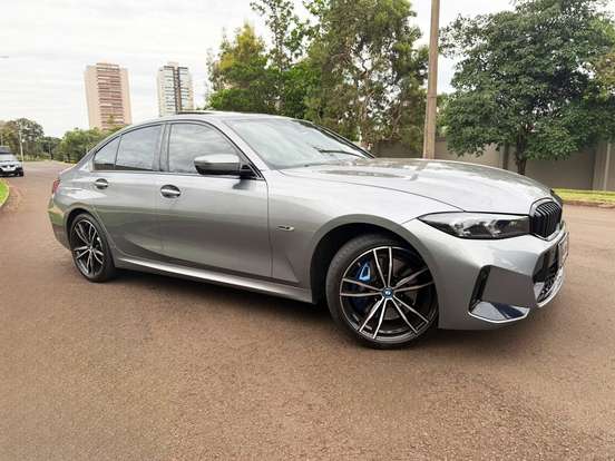 BMW-330e-2022
