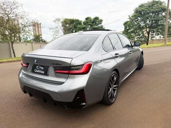 BMW-330e-2022
