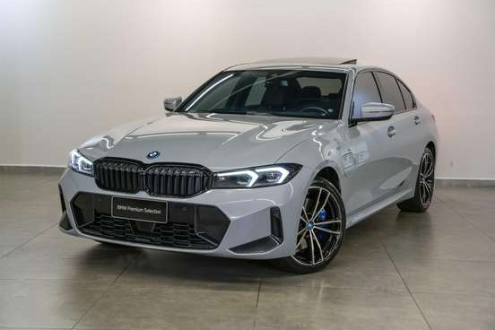 BMW-330e-2023