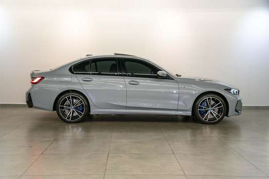 BMW-330e-2023