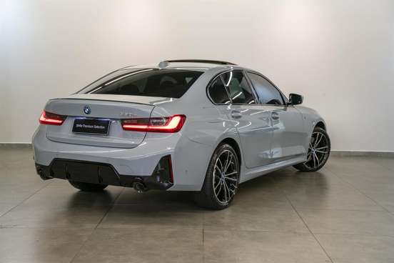 BMW-330e-2023