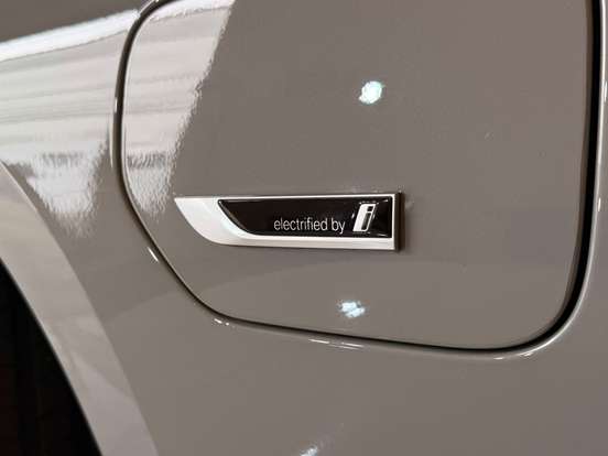BMW-330e-2022