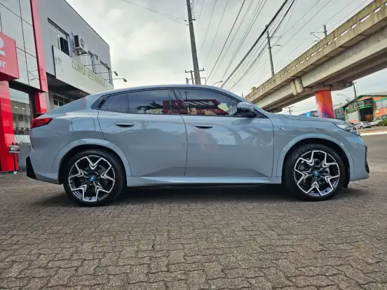 BMW-iX2-64,8 KW ELÉTRICO XDRIVE30 M SPORT BMW-iX2-2024