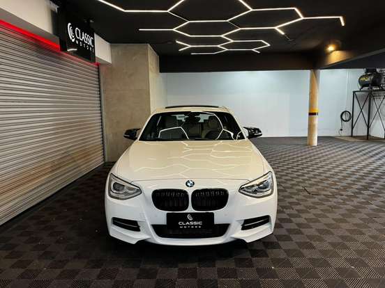 BMW-M 135i-3.0 24V TURBO GASOLINA 4P AUTOMÁTICO BMW-M 135i-2013