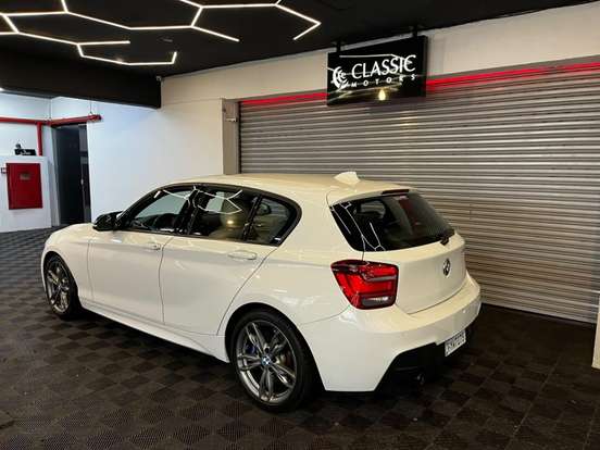 BMW-M 135i-3.0 24V TURBO GASOLINA 4P AUTOMÁTICO BMW-M 135i-2013