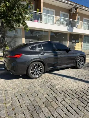BMW-X4-2022