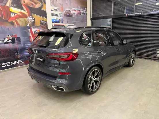 BMW-X5-2021