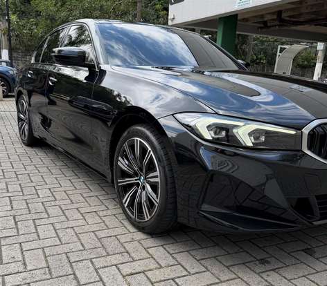 BMW-320i-2022