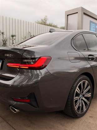 BMW-320i-2022