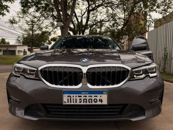BMW-320i-2022
