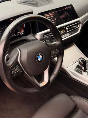 BMW-320i-2022