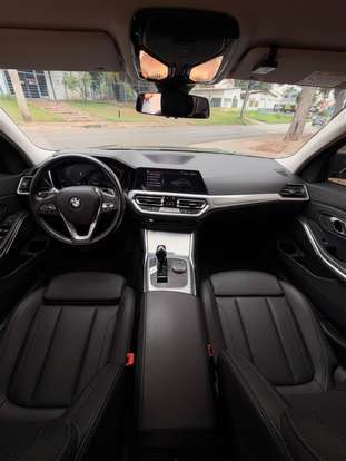 BMW-320i-2022