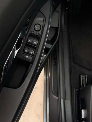 BMW-320i-2022