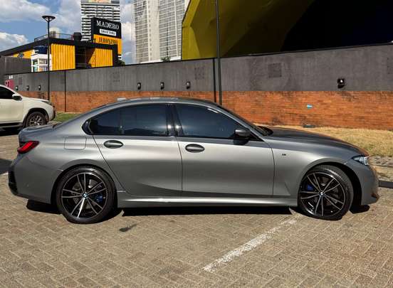 BMW-320i-2023