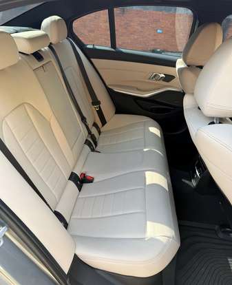BMW-320i-2023