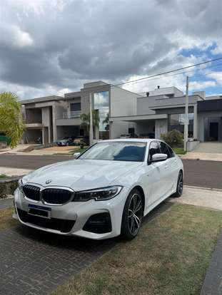 BMW-320i-2022