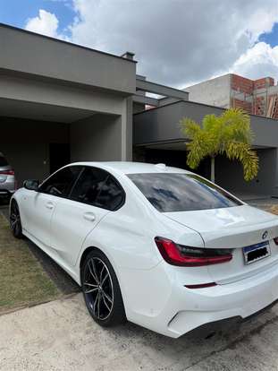 BMW-320i-2022