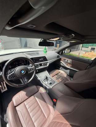 BMW-320i-2022