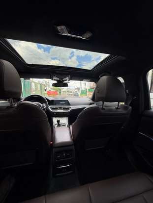 BMW-320i-2022