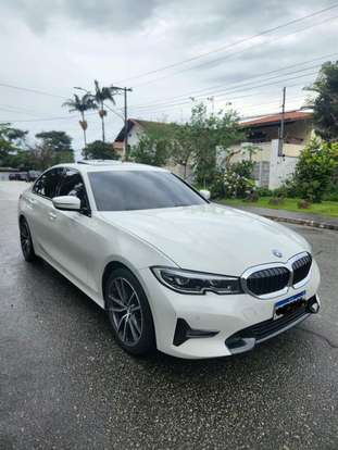 BMW-320i-2019