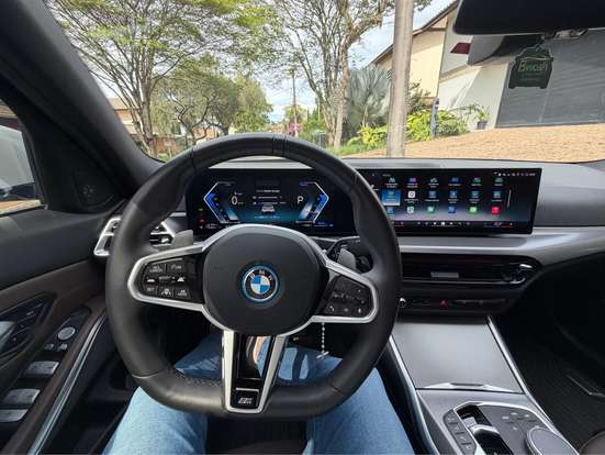 BMW-330e-2025