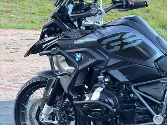 BMW-R 1250 GS TRIPLE BLACK BMW-R 1250 GS TRIPLE BLACK-2023