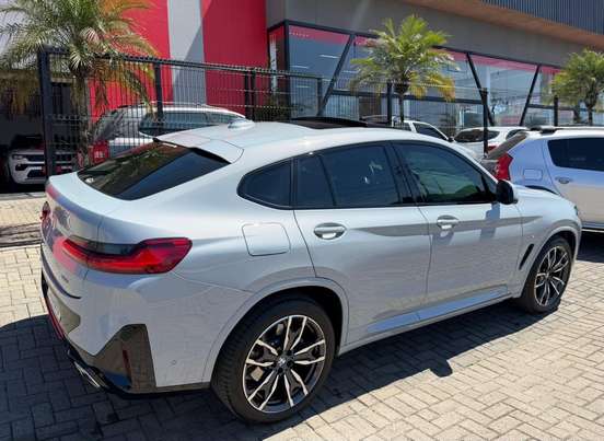 BMW-X4-2025