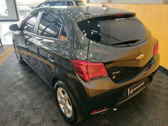 CHEVROLET-ONIX-2018