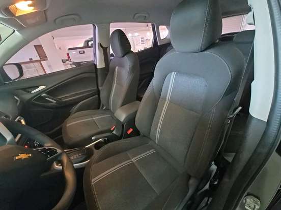 CHEVROLET-TRACKER-2023