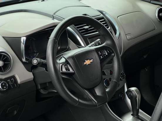 CHEVROLET-TRACKER-2015