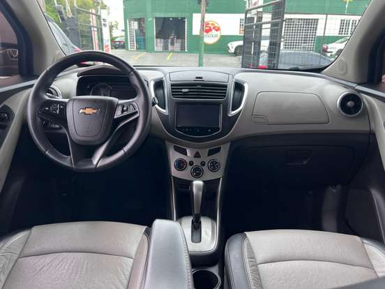 CHEVROLET-TRACKER-2015