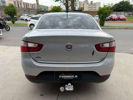 FIAT-GRAND SIENA-1.6 MPI ESSENCE 16V FLEX 4P AUTOMATIZADO FIAT-GRAND SIENA-2013