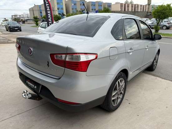 FIAT-GRAND SIENA-1.6 MPI ESSENCE 16V FLEX 4P AUTOMATIZADO FIAT-GRAND SIENA-2013