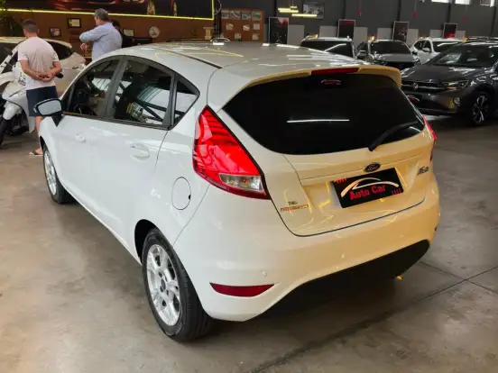 FORD-FIESTA-1.6 SE HATCH 16V FLEX 4P POWERSHIFT FORD-FIESTA-2014