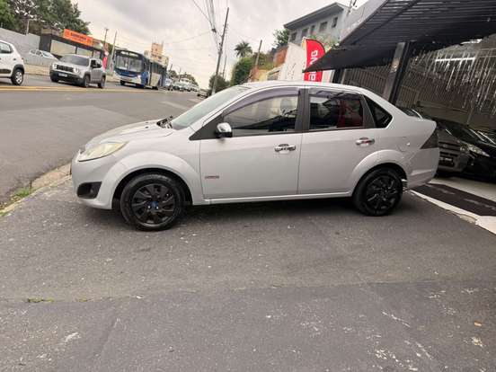 FORD-FIESTA-2012