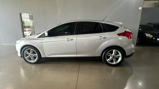 FORD-FOCUS-2017