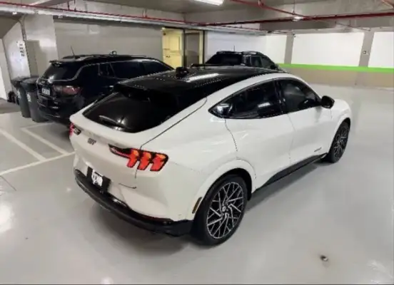 FORD-MUSTANG MACH-e-2023