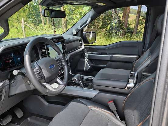FORD-F-150-5.0 V8 GASOLINA CD LARIAT FX4 AUTOMÁTICO FORD-F-150-2024